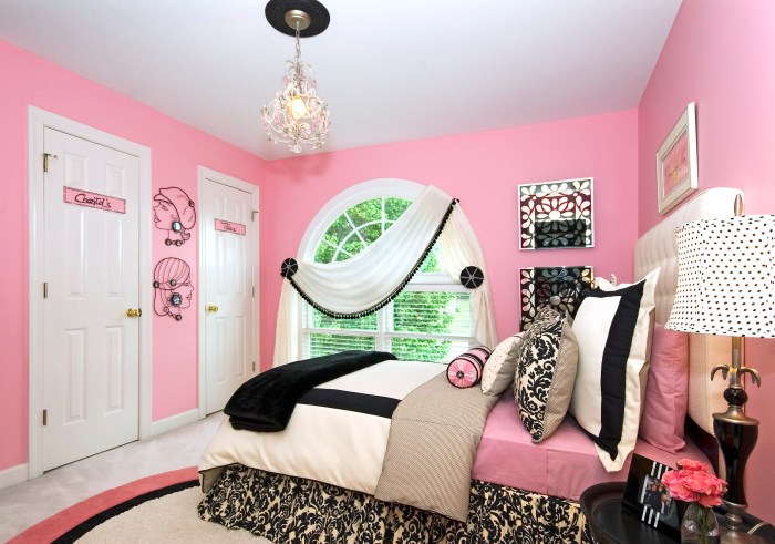 How to decorate a girly bedroom