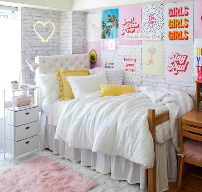 How to decorate a college bedroom