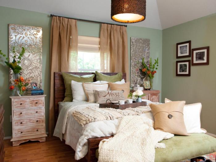 How to decorate and paint a small bedroom