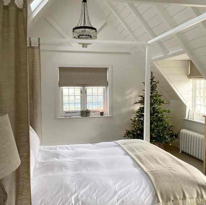 How to decorate bedroom with high ceilings