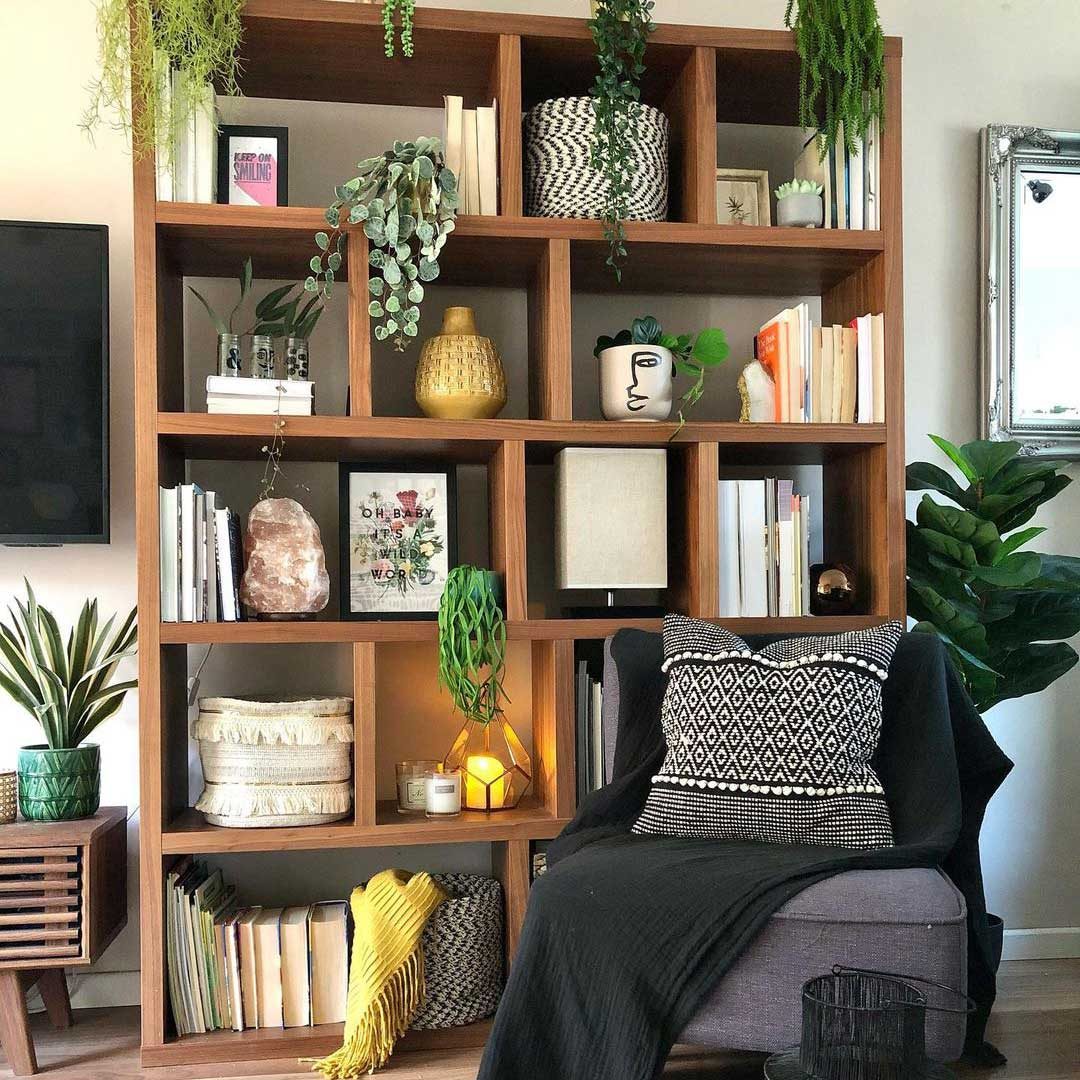 How to decorate built in shelves in bedroom