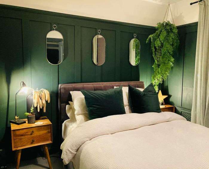 How to decorate a dark green bedroom