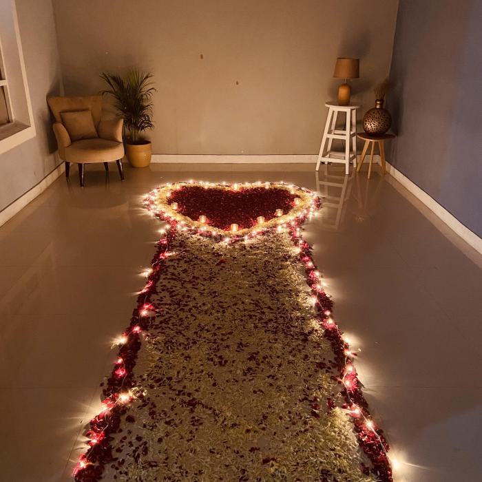 How to decorate room with candles and flowers