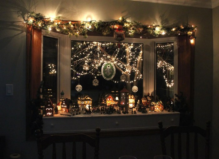 How to decorate windows with panes for christmas