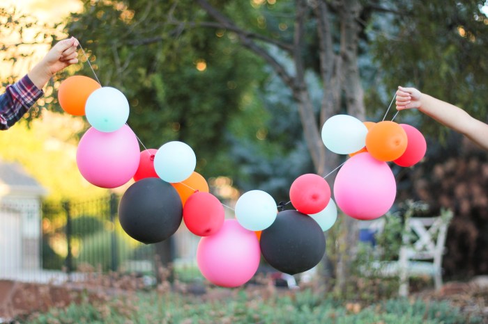 How to make simple balloon decoration at home