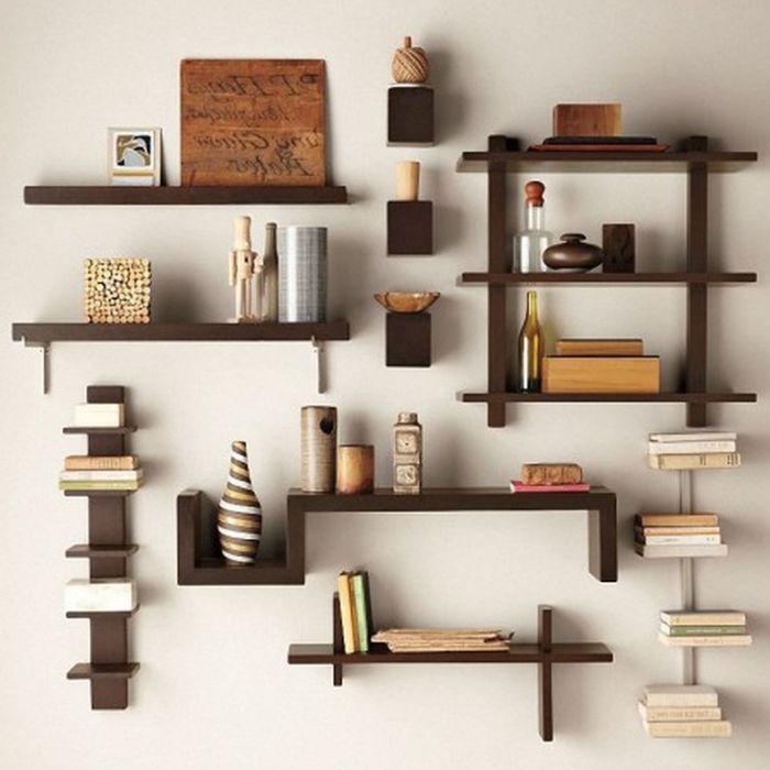 How to decorate living room wall shelves