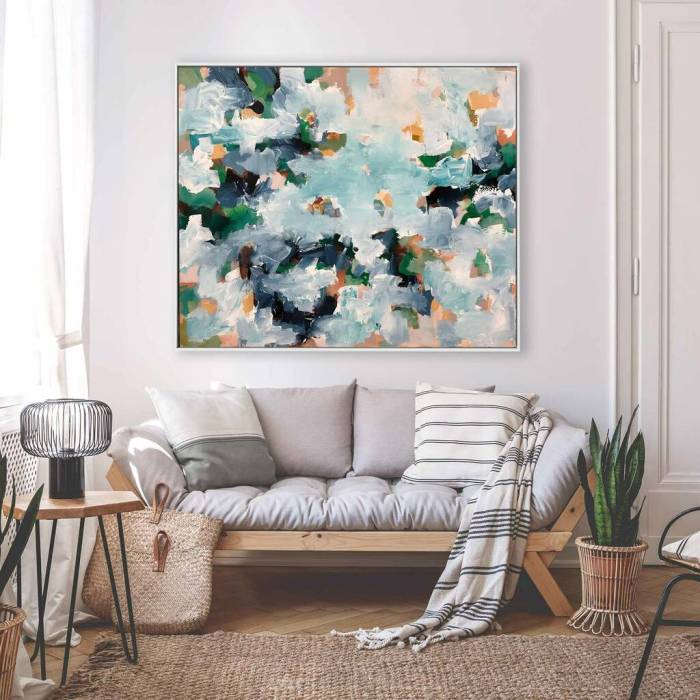 How to decorate with paintings in living room